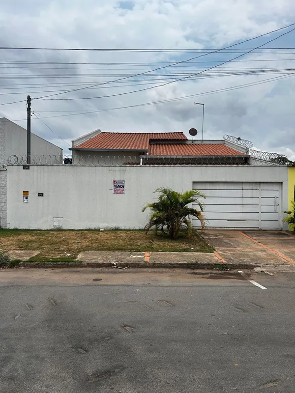 Casa à venda com 170m² com 3/4 sendo 1 suíte no Setor Conde dos Arcos, próximo a...