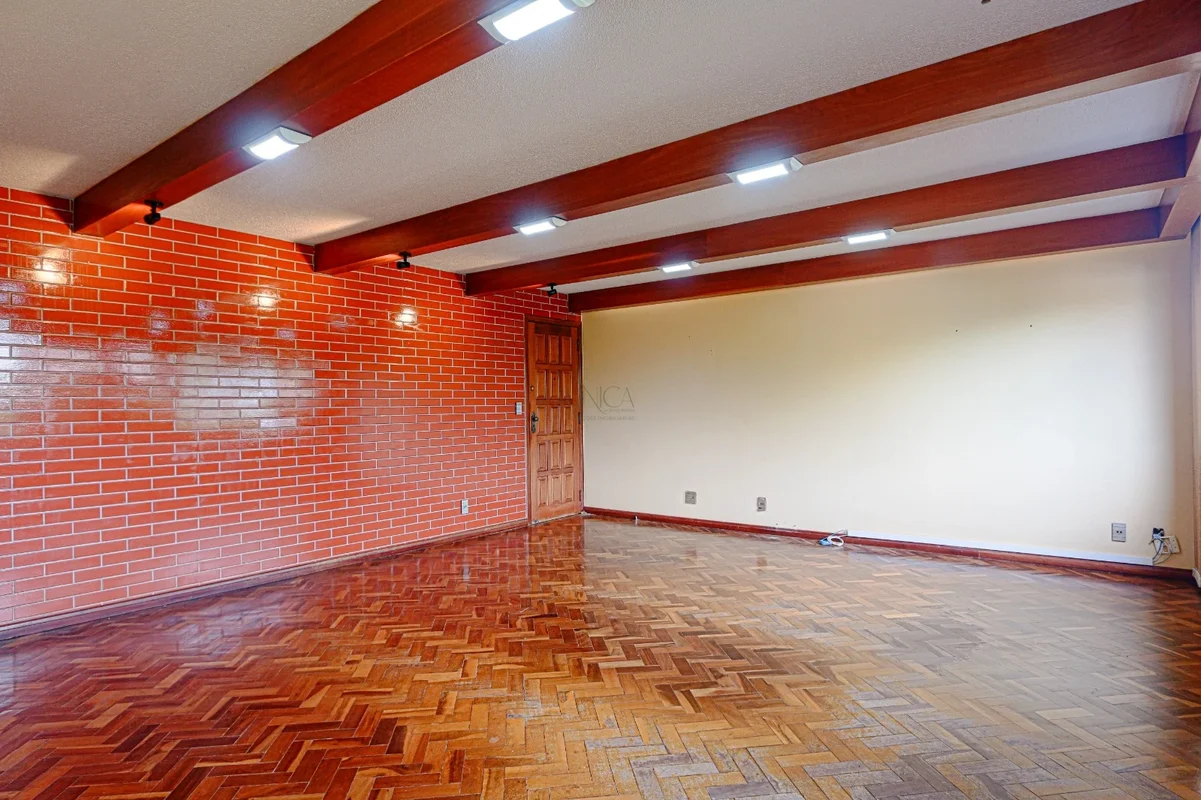 Descubra um apartamento de 3 quartos com suíte, situado na valorizada SHIGS 713,...