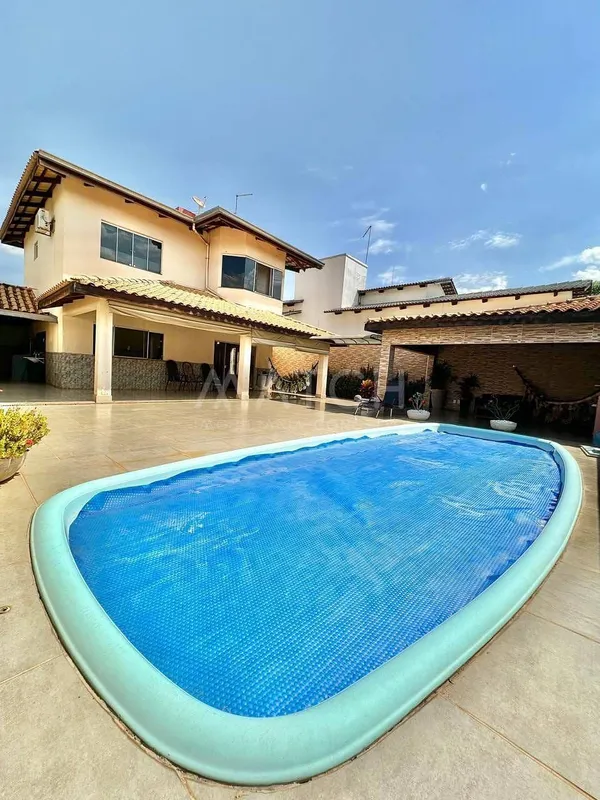 Casa à venda com 3 suítes amplas, 250m² de construção no Portal do Sol 1, Goiâni...