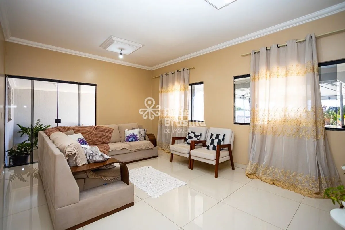 Condomínio Palmeiras - Arniqueira.Encante-se com esta excelente casa de alto pad...