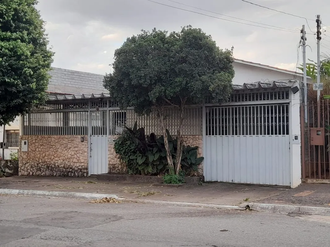 437m2 de lote332 m² Construidos6 quartos5 banheiros5 vagas2 suítesVarandaQuintal...