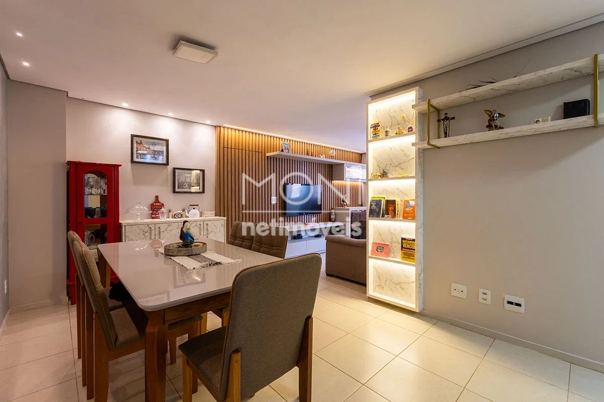 Apartamento reformado com duas vagas de garagem e área de lazer completa no Resi...