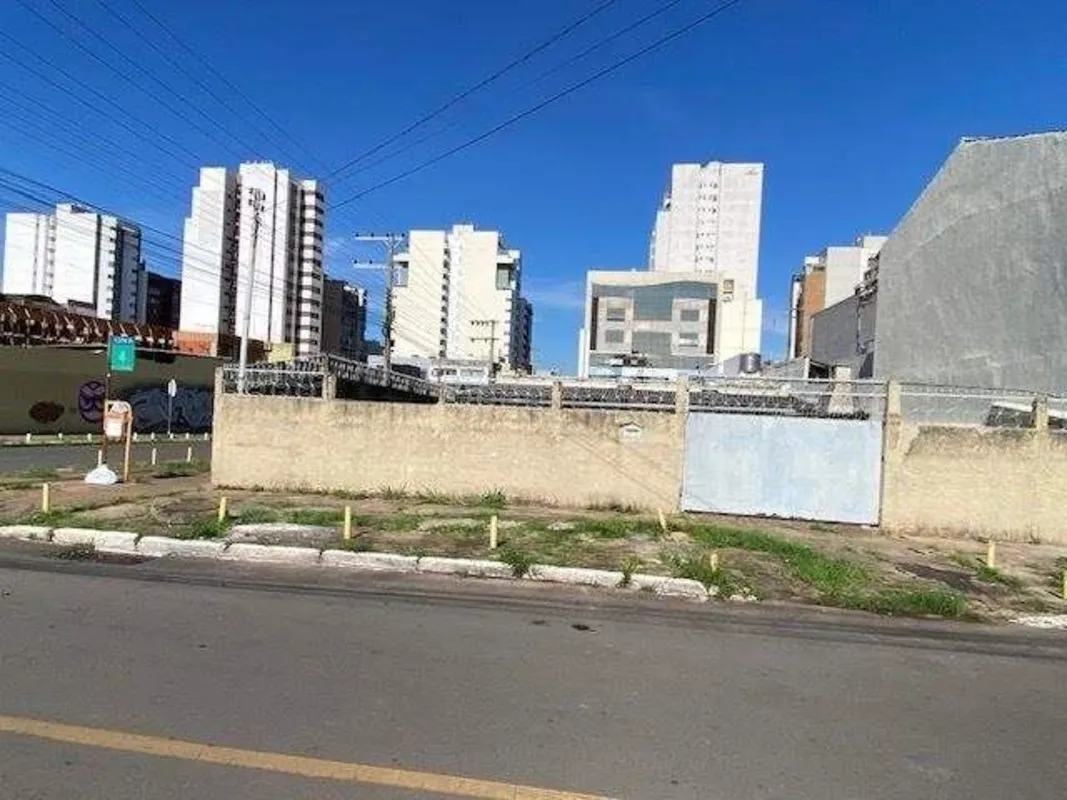 Terreno à venda em Taguatinga Norte, com área total de 435 m². Este terreno ofer...