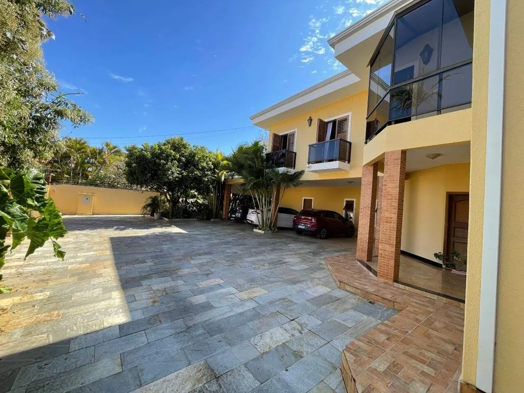 Imagine morar em uma casa de luxo no coração do Lago Norte, Brasília, na SHIN QI...