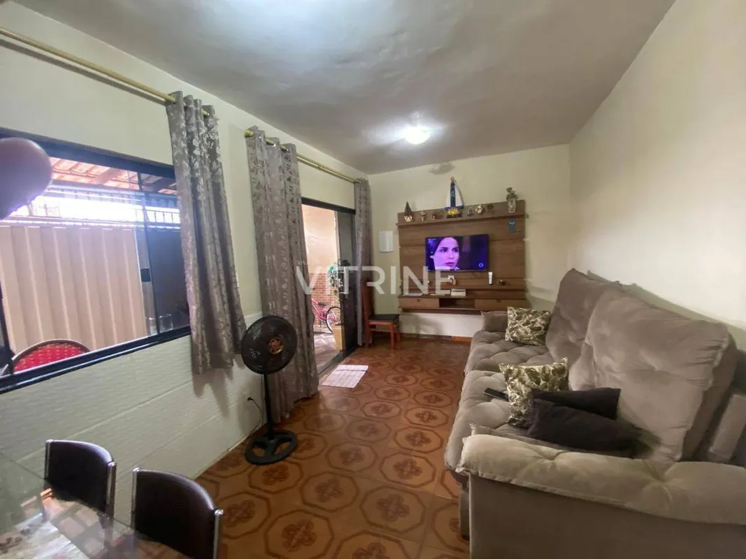  QUADRA B, CONJ.06, VILA RORIZ,SETOR OESTE DO GAMA/DF. CASA PRINCIPAL COMPOSTA P...