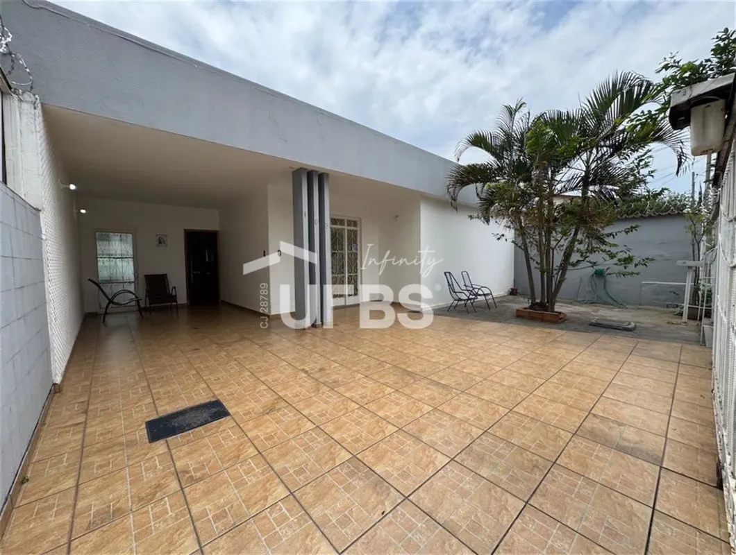 COD U-0028208 - Casa terrea composta por 3 quartos sendo 1 suite, todos os quart...