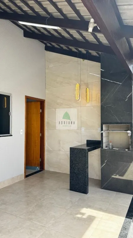 : 3 Quartos sendo 1 Suíte, sala, banheiro social, cozinha, área de serviços, esp...