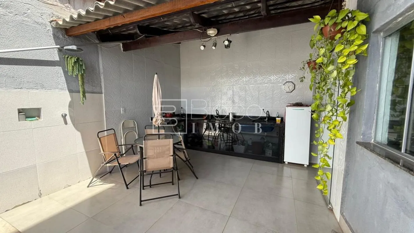 ?? Casa espaçosa, com ótima ventilação e estrutura impecável! ?? Térreo:. Sala a...