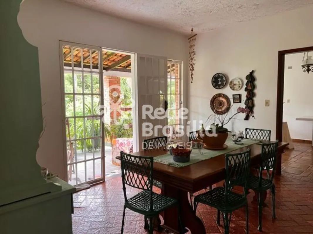 Localizada em uma das regiões mais procuradas de Sobradinho, a casa no Grande Co...