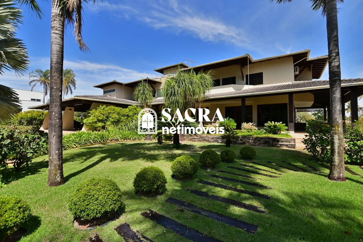 CASA ALTO PADRÃO 05 SUÍTES NO PARK WAY ACEITA FINANCIAMENTO!Dentro de condomínio...