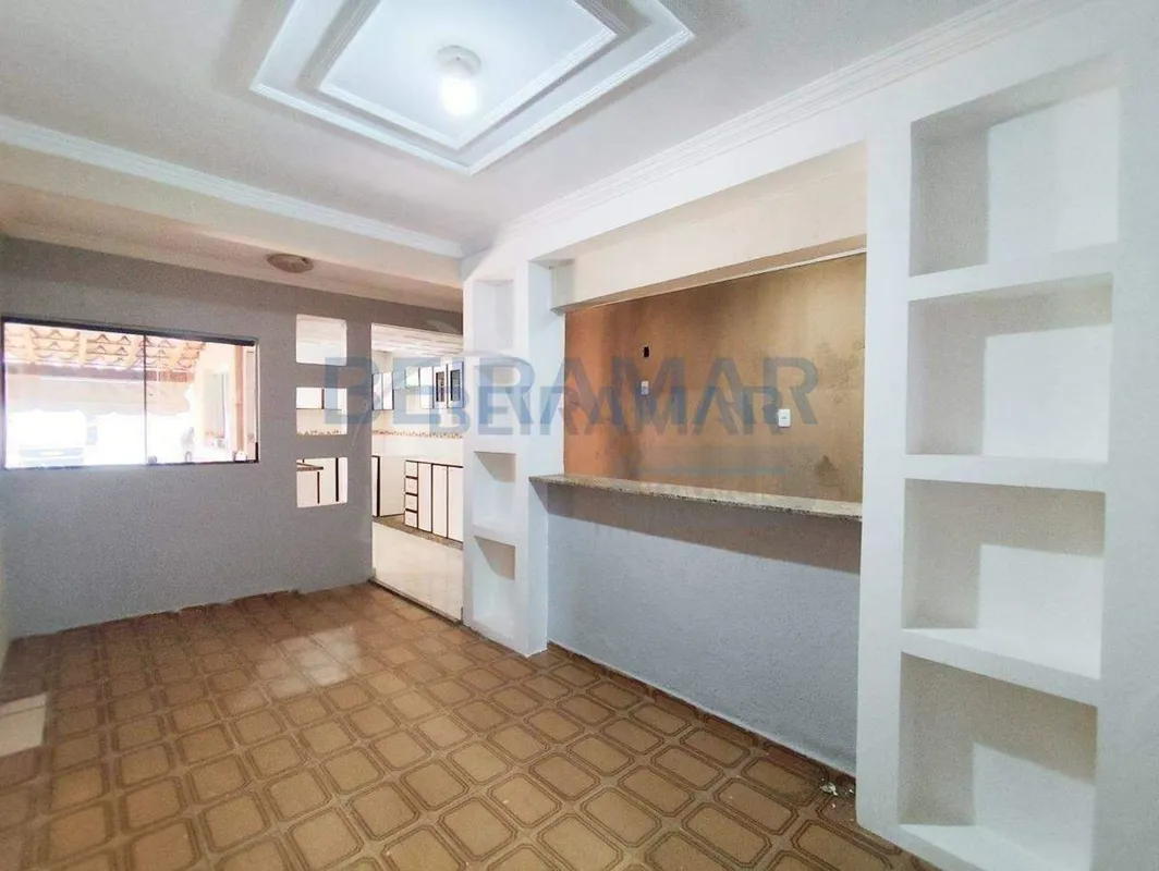 Este imóvel conta com ambientes espaçosos e uma distribuição funcional, ideal pa...