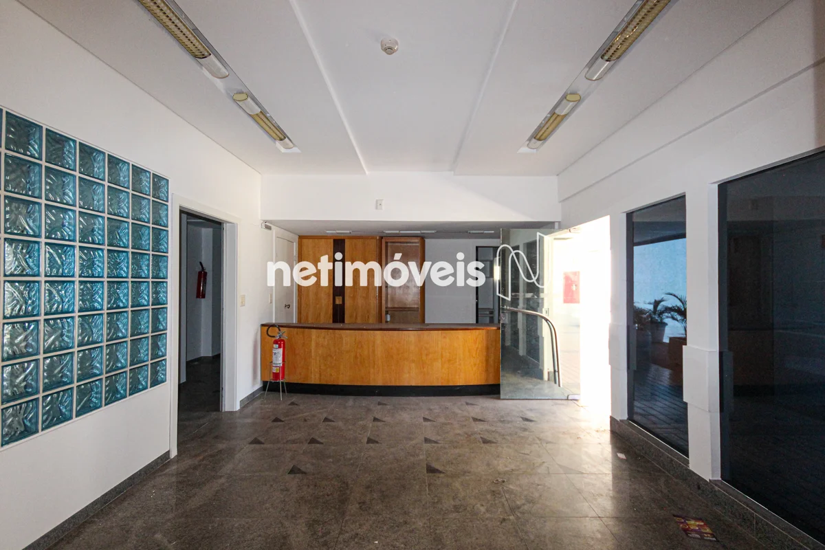 - Excelente sala dupla localizada no terceiro andar do shopping do Conjunto Naci...
