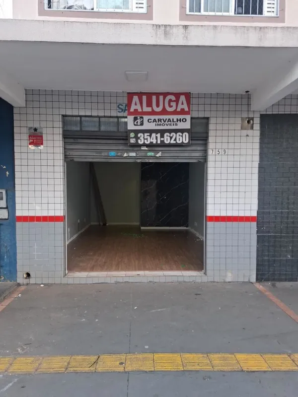 Sala comercial com 25m² localizada no Setor Leste Vila Nova, com banheiro privat...