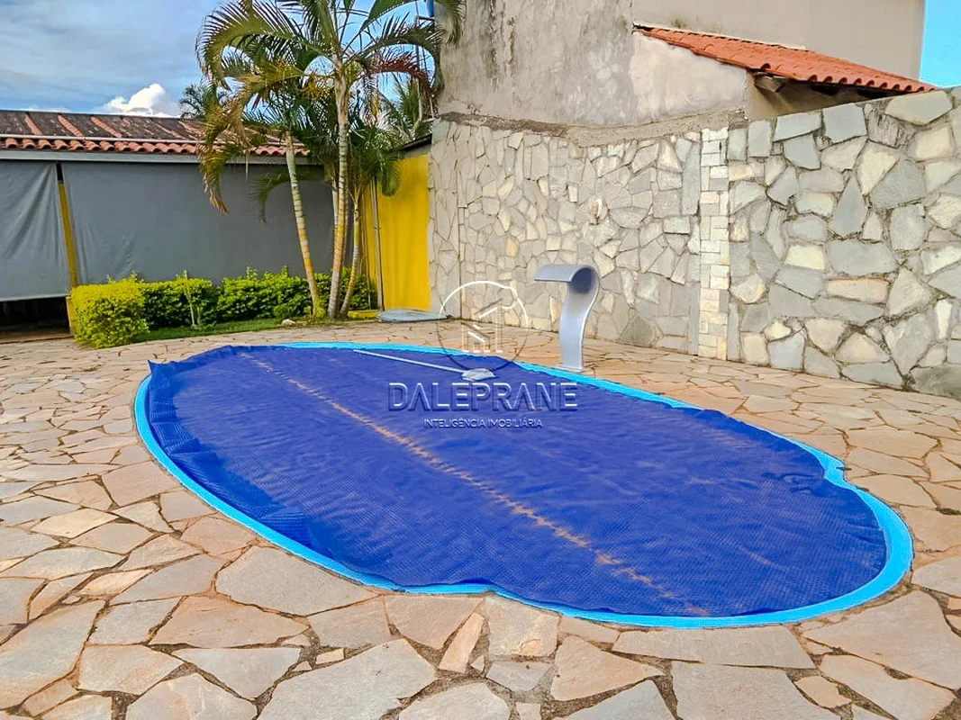 DALEPRANE INTELIGÊNCIA IMOBILIÁRIA VENDE:CASA EM CONDOMÍNIO FECHADO NA RUA JK (B...