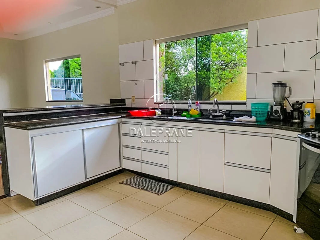 DALEPRANE INTELIGÊNCIA IMOBILIÁRIA VENDE:CASA EM CONDOMÍNIO FECHADO NA RUA JK (B...