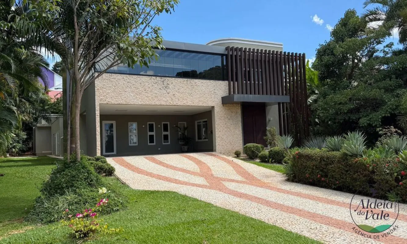Sobrado mobiliado com fachada moderna no Aldeia do Vale.Térreo com hall de entra...