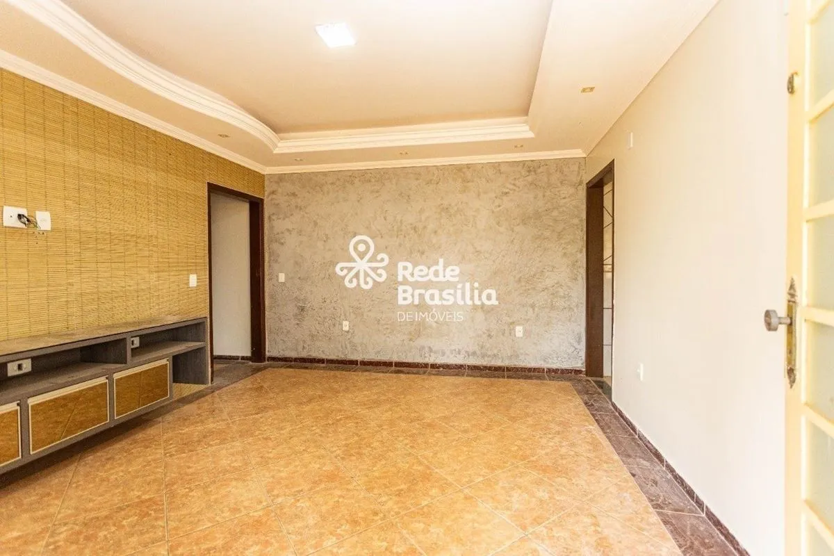 Rua 12 Chácara 146/1 | CASA com 3 Quartos com 5 Vagas de Garagem - Vicente Pires...