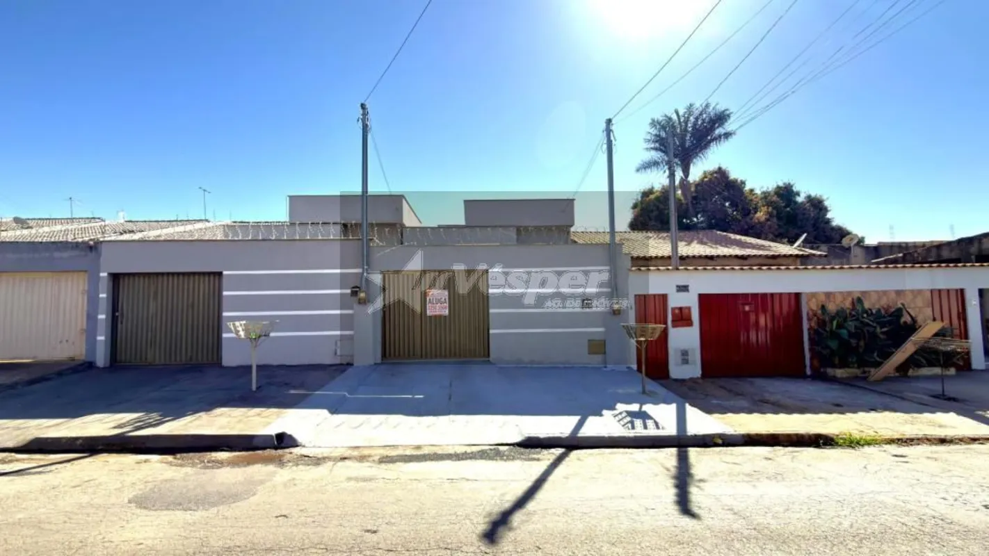 Casa 3 Quartos sendo 1 suíte, sala ampla com pé direito duplo e projeto luminoté...