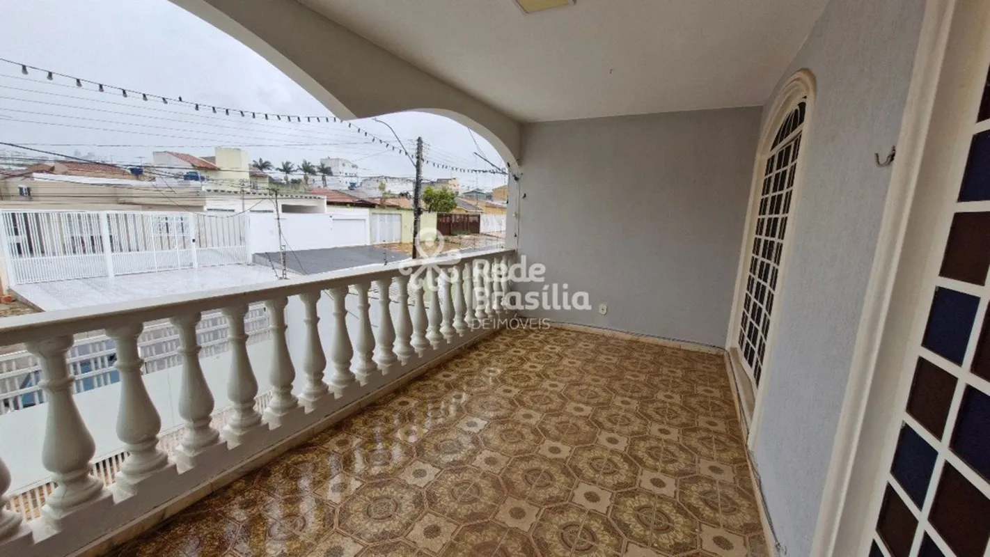 Casa (Sobrado) à venda em Taguatinga, regularizado e escriturado, com 6 quartos,...