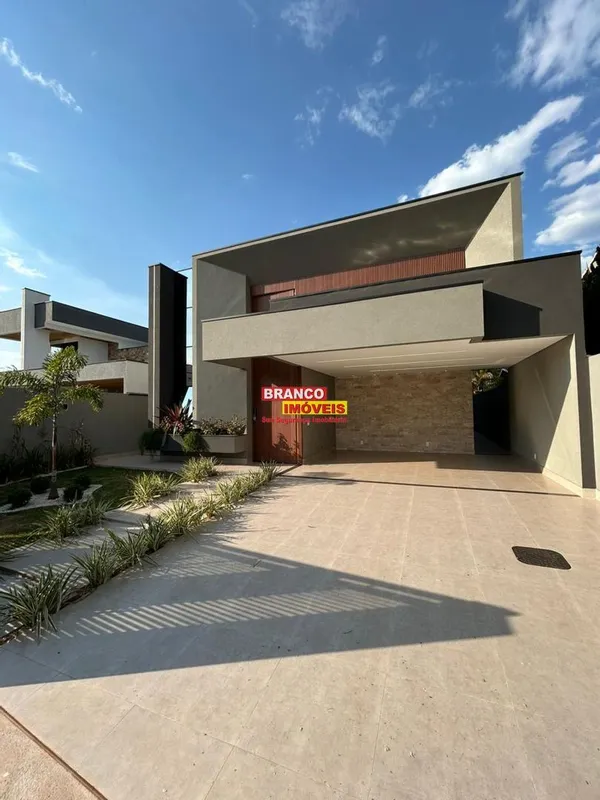 - Linda casa moderna em Condomínio fechado. - 4 Suítes sendo uma Master com clos...