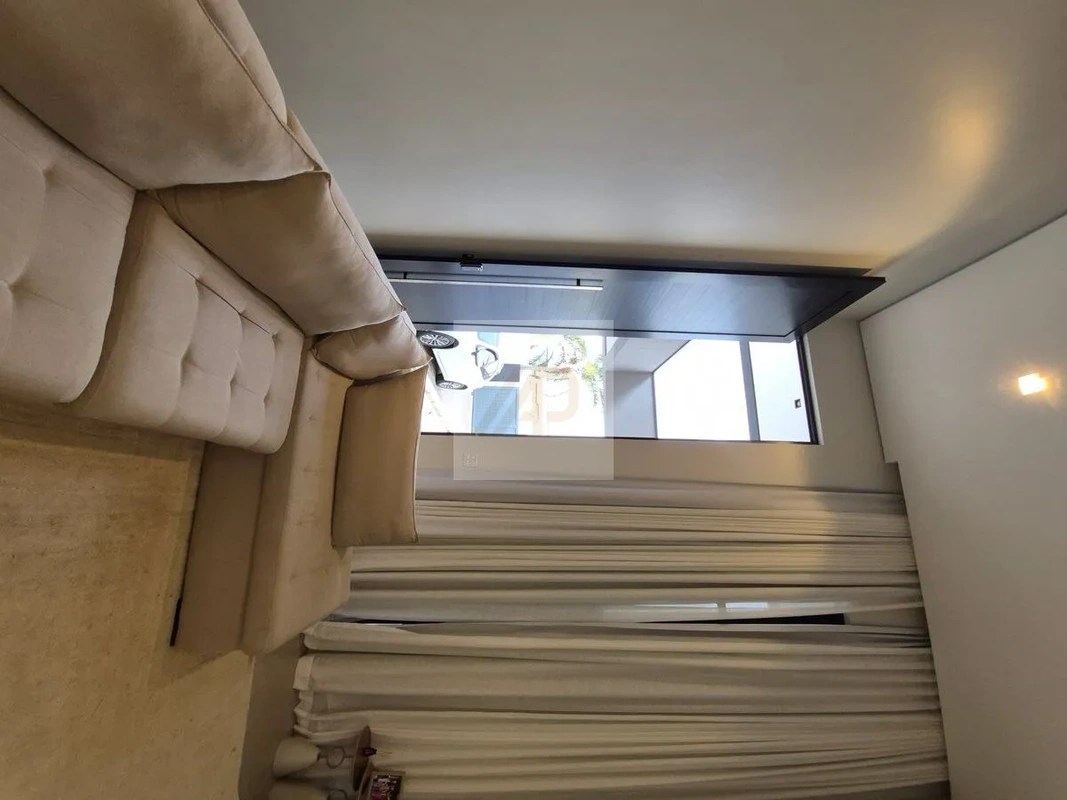 Descubra esta charmosa casa à venda na QNE 19, Taguatinga Norte, DF. Além de uma...