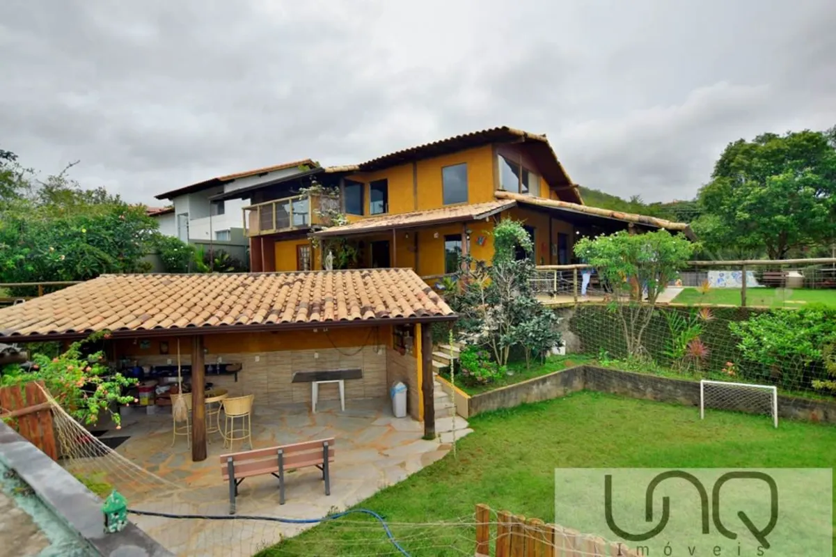 UNQ VENDEBelíssima casa no Condomínio Verde - Jardim Botânico.Realize o sonho de...