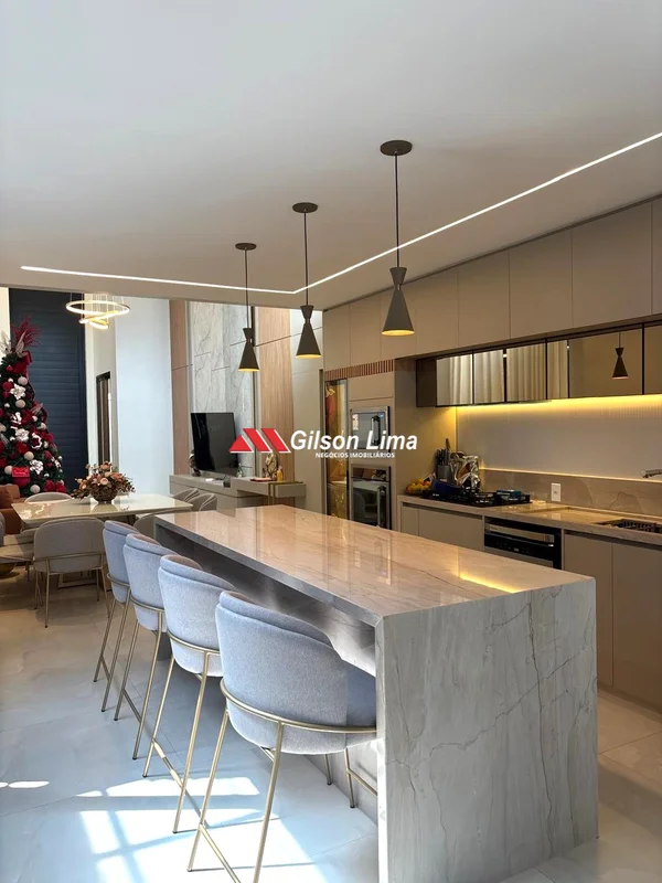 ** Lote 500 m2 - 4 SUÍTES - ALTO PADRÃO - Marcenaria de qualidade - Área de laze...