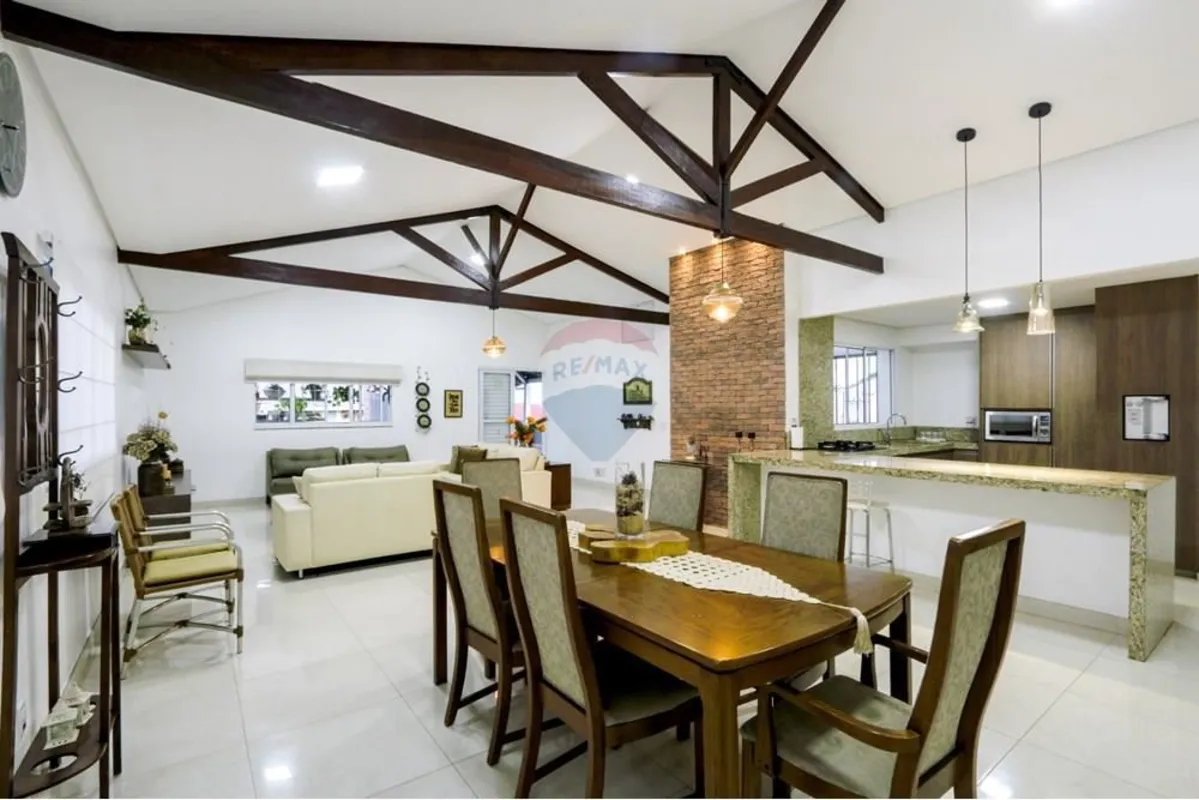Descubra o máximo do luxo e conforto nesta incrível casa à venda, localizada no ...