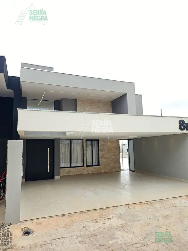 - Área total terreno: 400m²- Área construída: 350m²- Garagem para 03 carros - Pa...