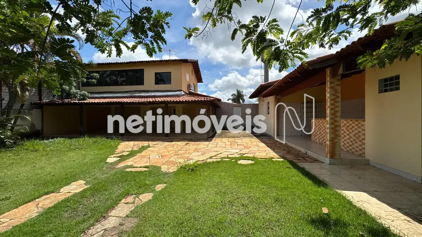 Sobrado de esquina em lote de 1.000m² — espaço, natureza e excelente potencial C...