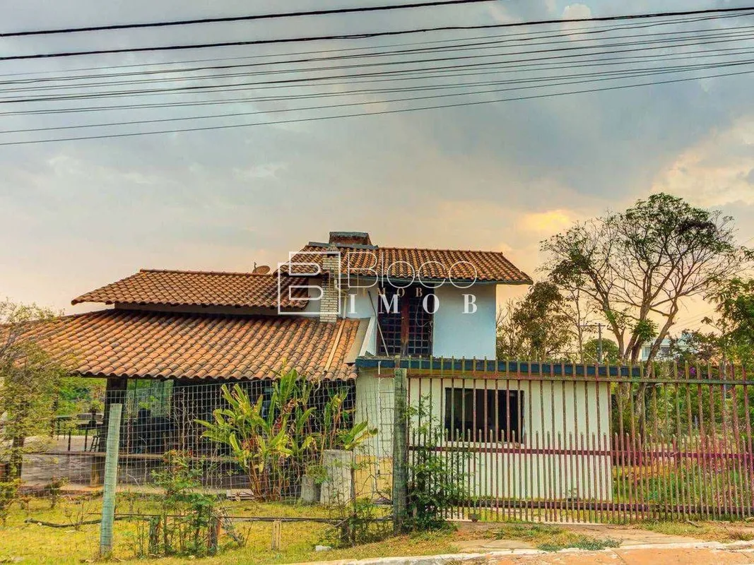 UMA CASA PRA FAMILIA RODEADA POR NATUREZACasa em estilo colonial muito charmosa ...