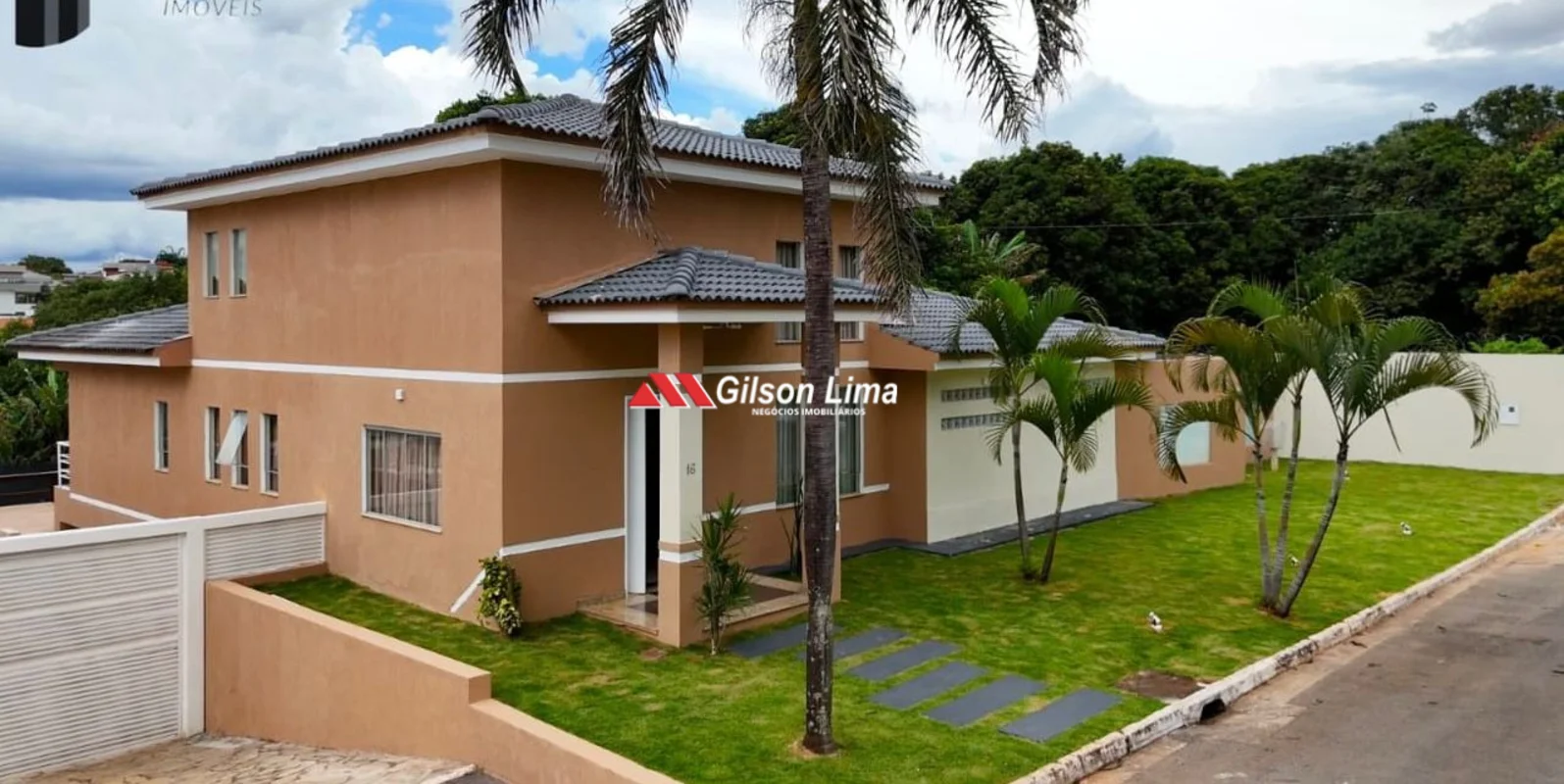 ** Lote 1.800 m2 - 5 Quartos ( 3 SUÍTES ) - Casa moderna feita por arquiteto - Á...