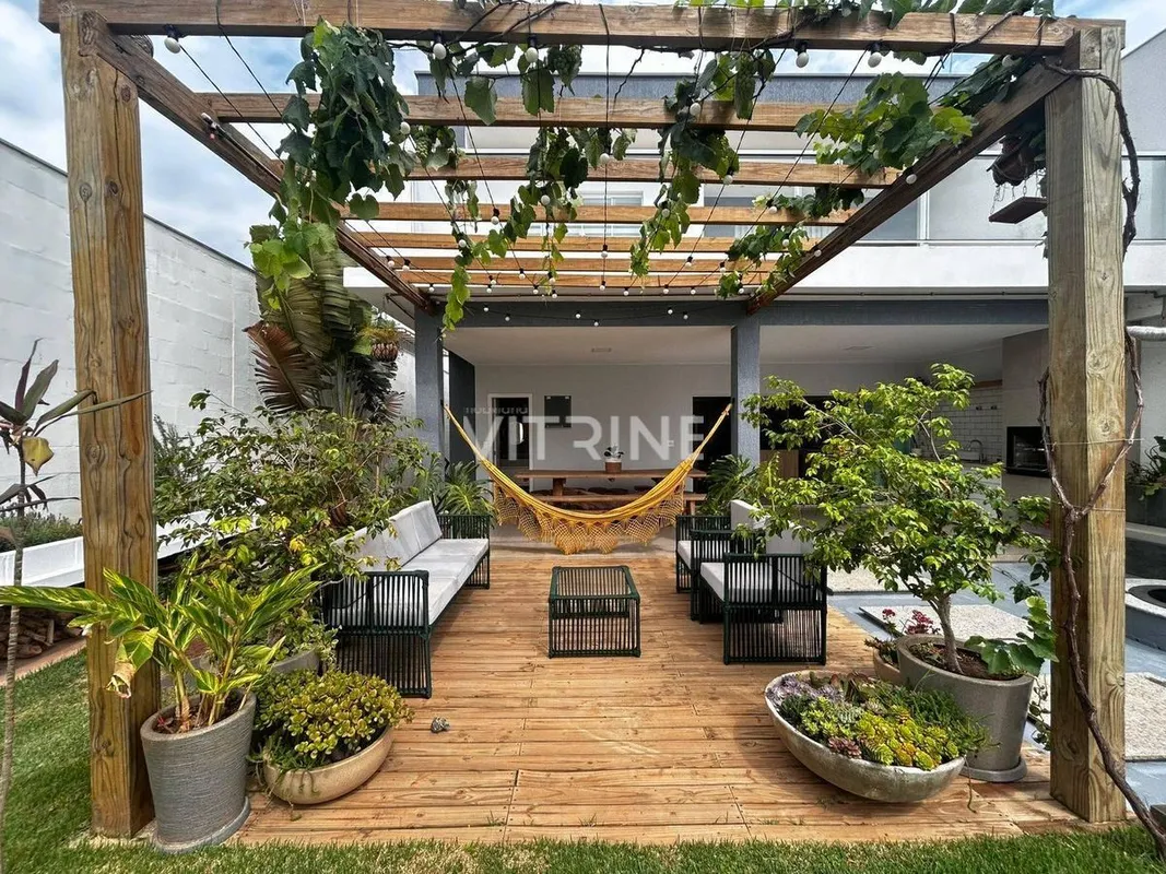 Linda casa de 2 andares (258m2) na Ponte Alta NortePadrão internacional com fach...