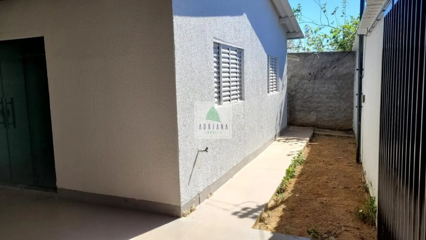 casa reformada , 3 quartos sendo 1 suíte, sala, banheiro social, cozinha área de...