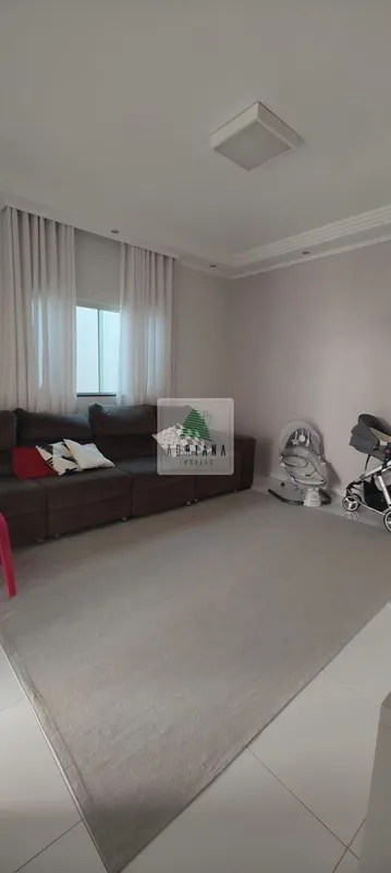 A casa possui:- Móveis planejados nos 3 quartos, nos banheiros, sala, cozinha e ...