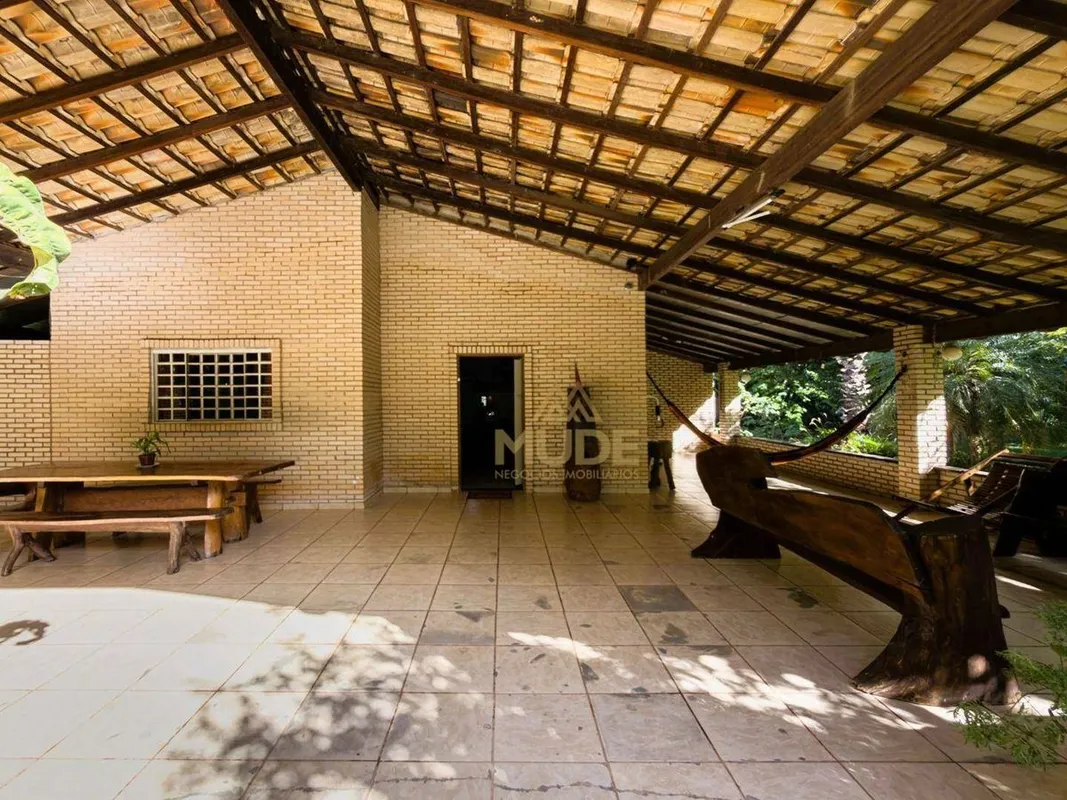 SEU REFÚGIO PRIVADO EM MEIO À NATUREZA!Chácara situada no exclusivo condomínio f...