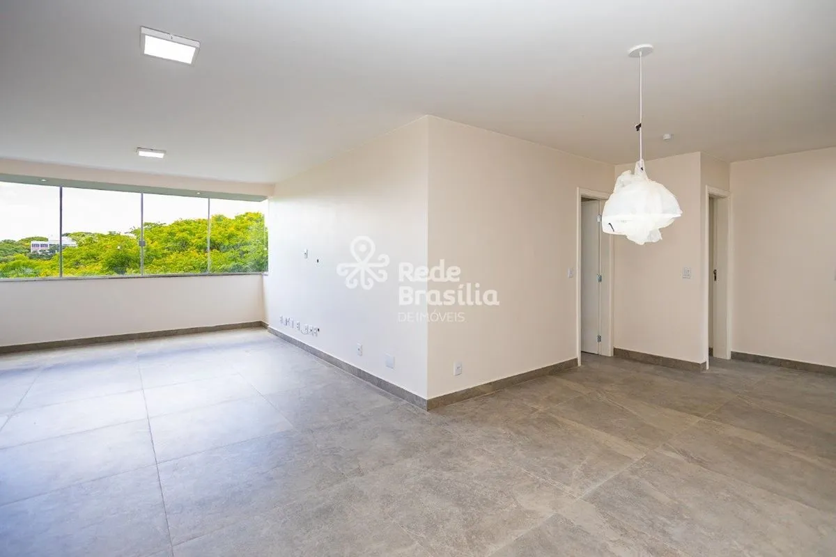 SQN 215 - Asa NorteApresentamos este excelente apartamento totalmente reformado,...