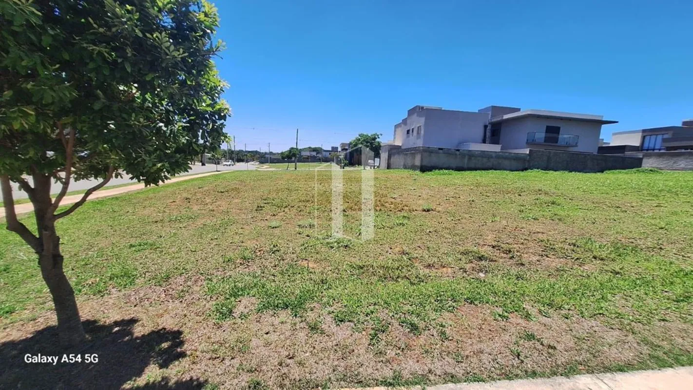 Descubra o seu novo lar no encantador Condomínio Horizontal do Parqville Pinheir...