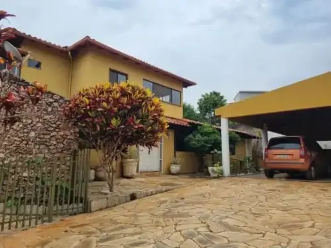 JDM IMOBILIÁRIA VENDE:Dados da 1 casa: - 500 m² construída;- 03 quartos , sendo ...
