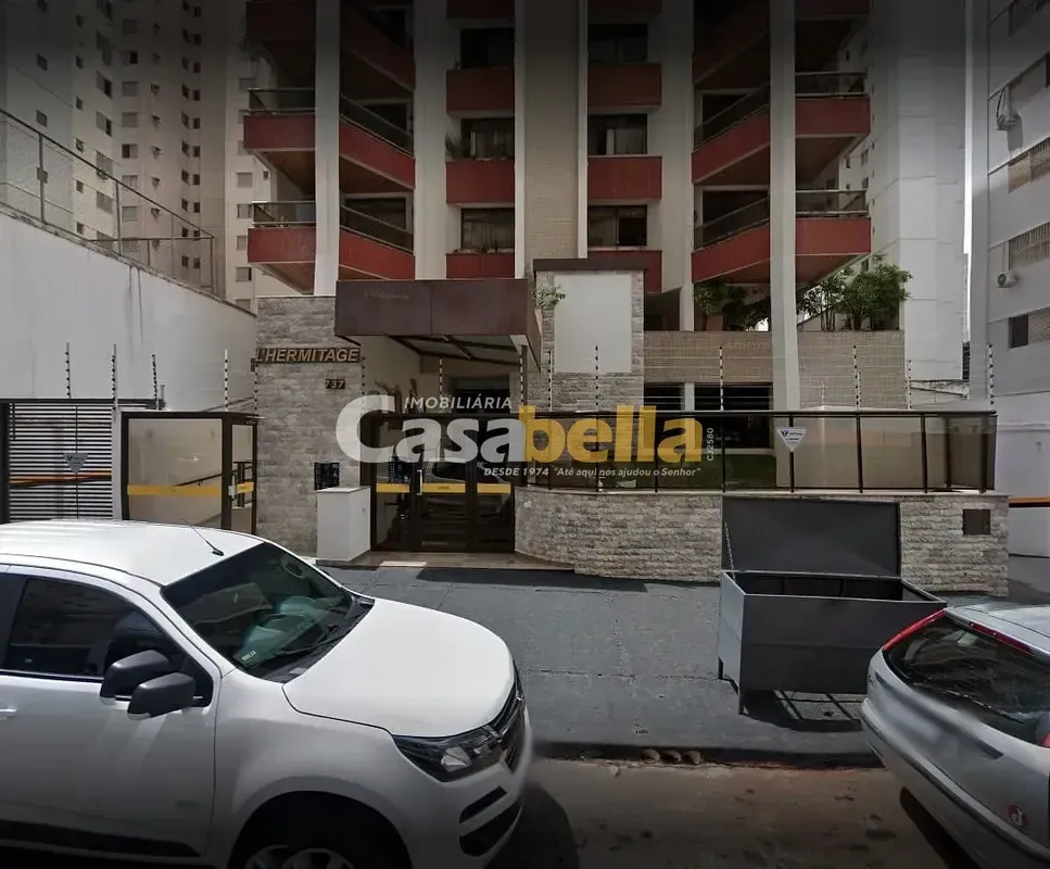 Apartamento com 157 m² de área privativa, localizado no 4º andar do Edifício L&#...