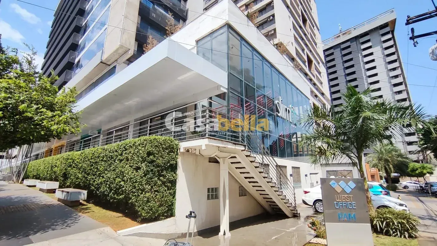 Área Total = 270m² - Loja = 165m² - Sobreloja = 105m²- 02 Banheiros (sendo um de...