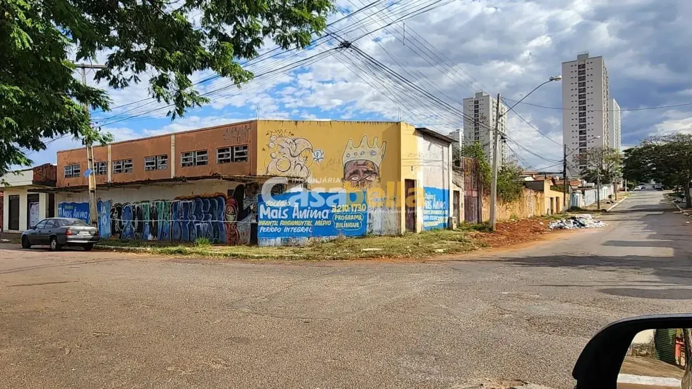 Com Área Total de 877,50 m²Sendo 17,25 Metros Pela Av. Perimetral; e 35,00 Metro...