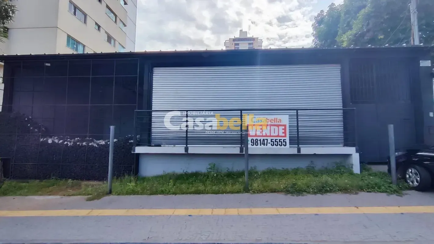 Excelente prédio comercial com 420 m² de área construída em um terreno de 450 m²...