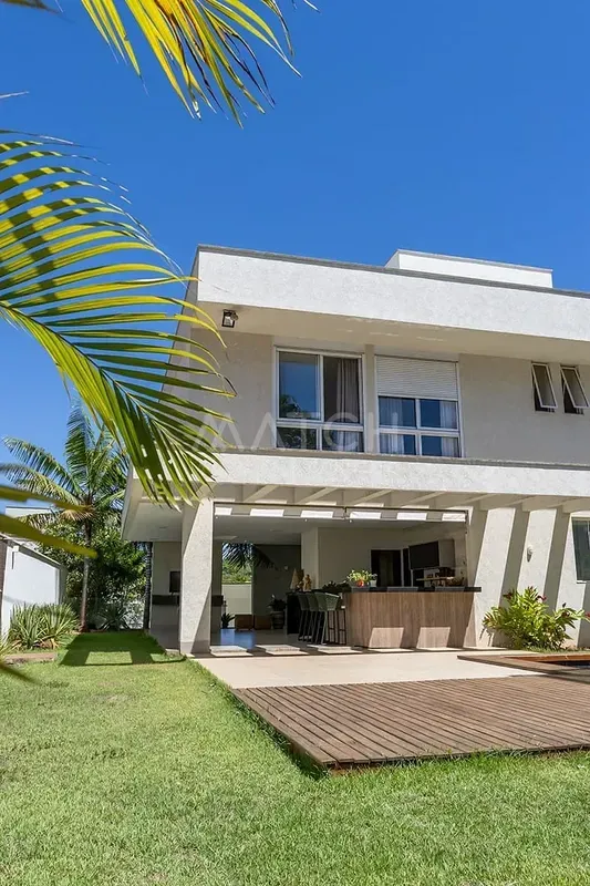 Sobrado à venda com 314 m2 de construção, com 4 suítes, no Residencial Alphavill...