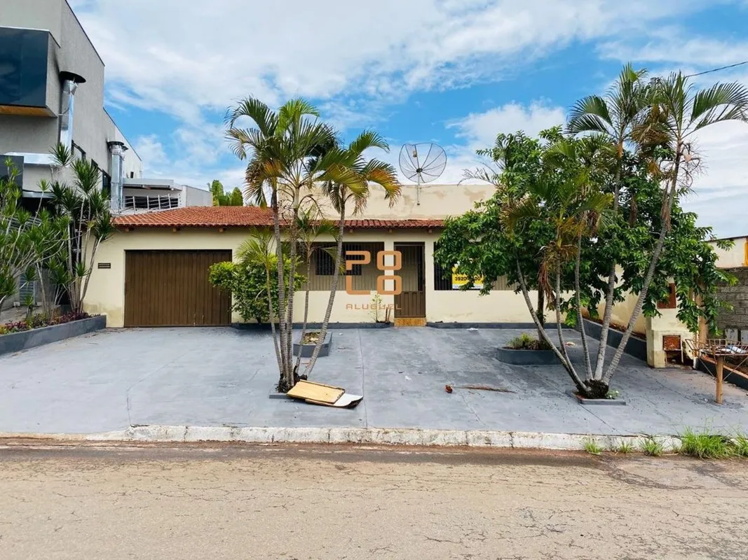 Casa para alugar na Rua Rocho Pombo, no Setor São Francisco. Com 200 m², o imóve...