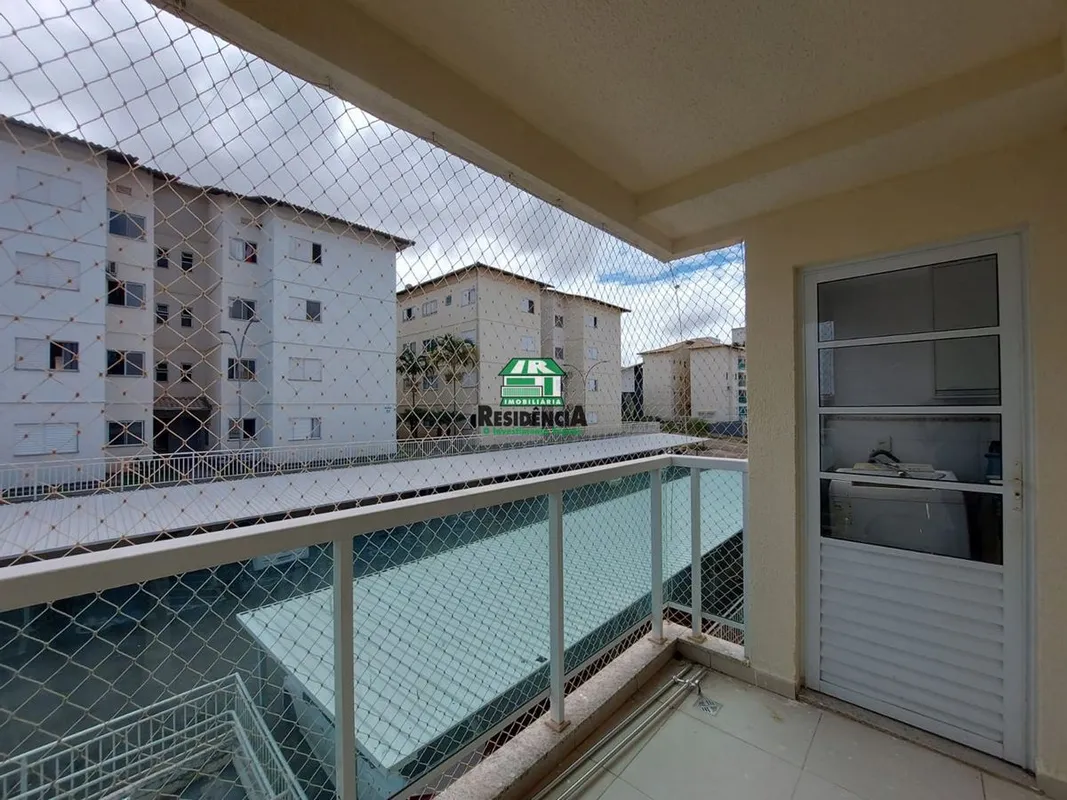 Contendo :02 quartos sendo 01 suíte com armários,banheiro social com armáriossal...