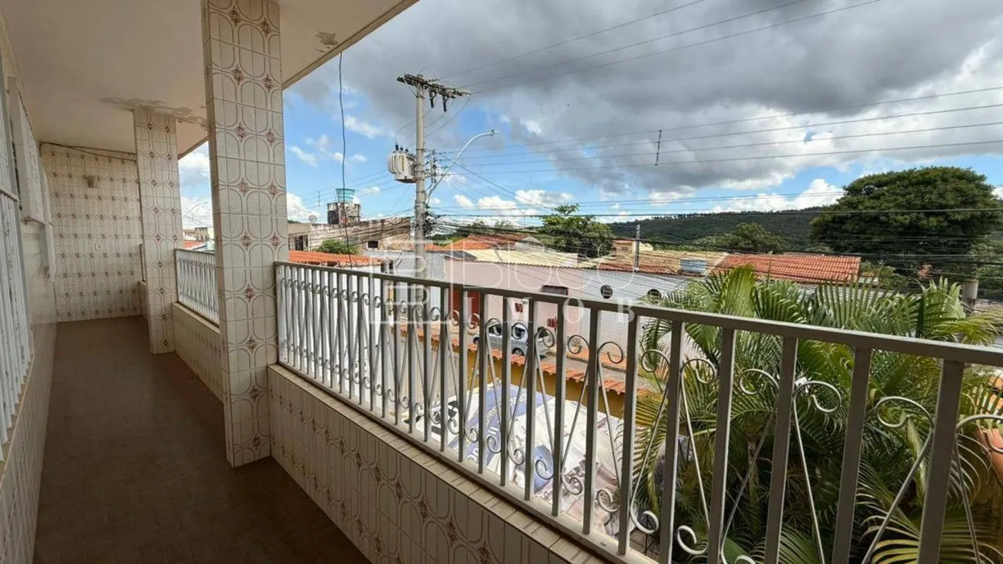 Excelente Sobrado na Quadra 10 de Sobradinho - Localização Privilegiada- Pra vc ...