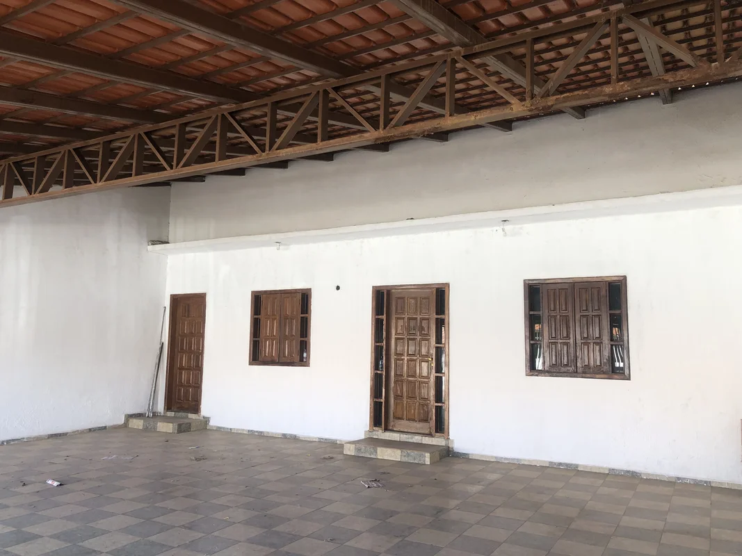 QUADRA 13 SETOR CENTRAL DO GAMA.CASA QUITADA E ESCRITURADA :CASA COM 3 QUARTOS S...