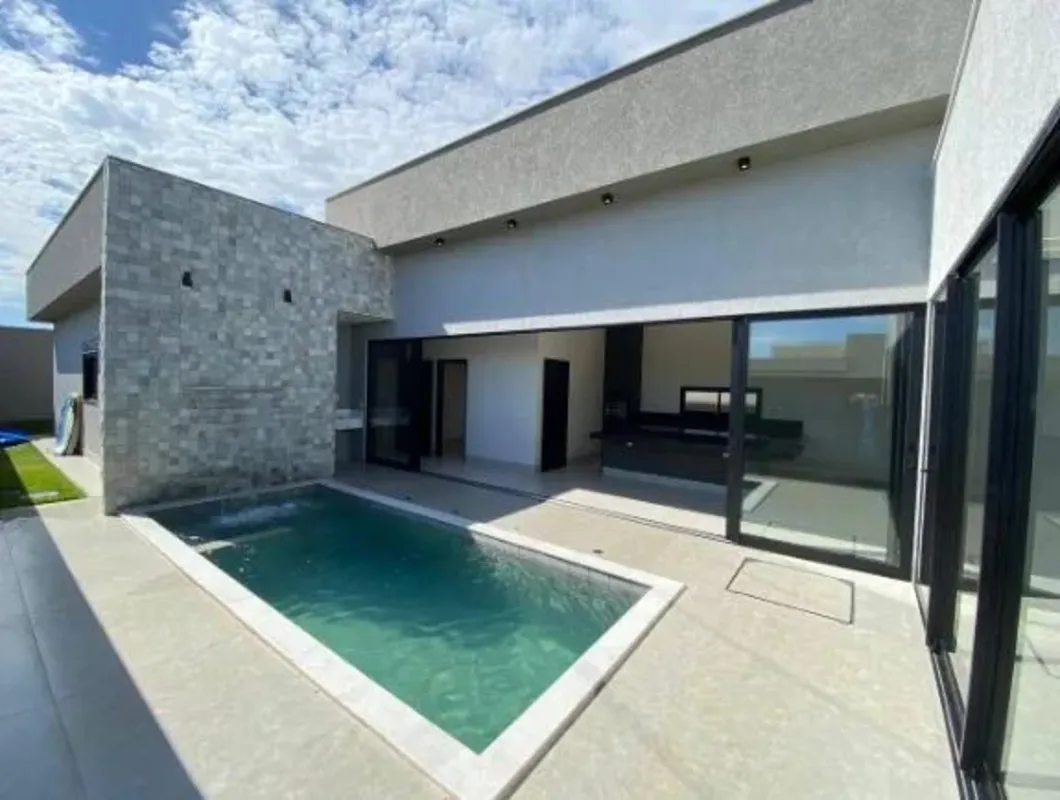 3 suítes plenasEscritórioGaragem coberta para 02 carros e preparada para receber...