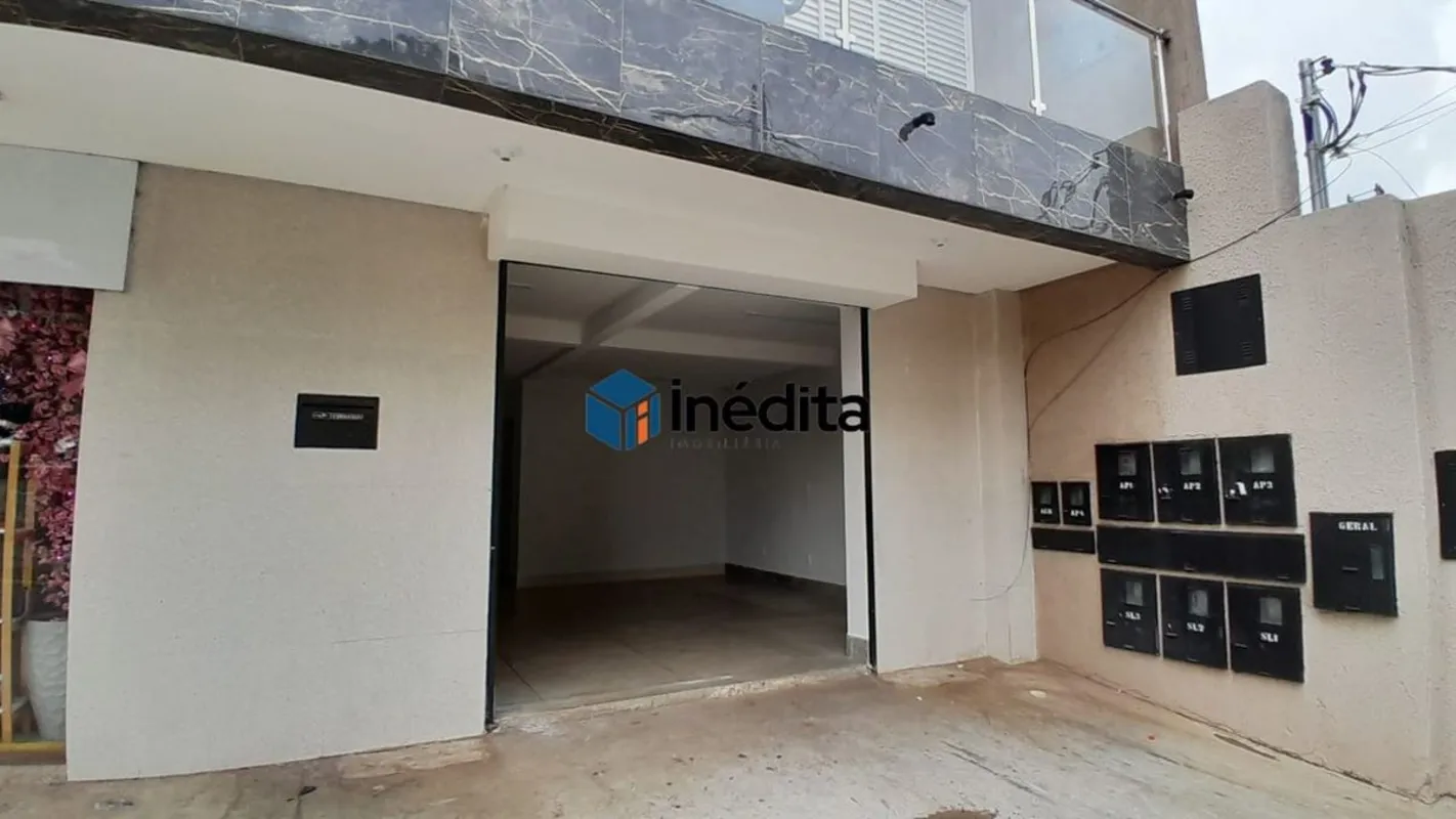 LOCALIZAÇÃO:Localizada na Av. C-104, esquina com a Rua C-175, no Jardim América,...
